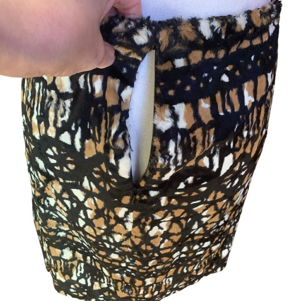 Etcetera Animal Print Mini-Skirt Abstract Pattern Faux Fur Back Slit Size 8 - Picture 5 of 6